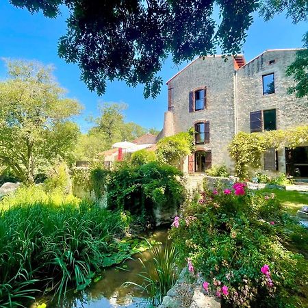 Le Moulin Du Guy, Proche Du Puy Dufou Panzió Chanverrie Kültér fotó