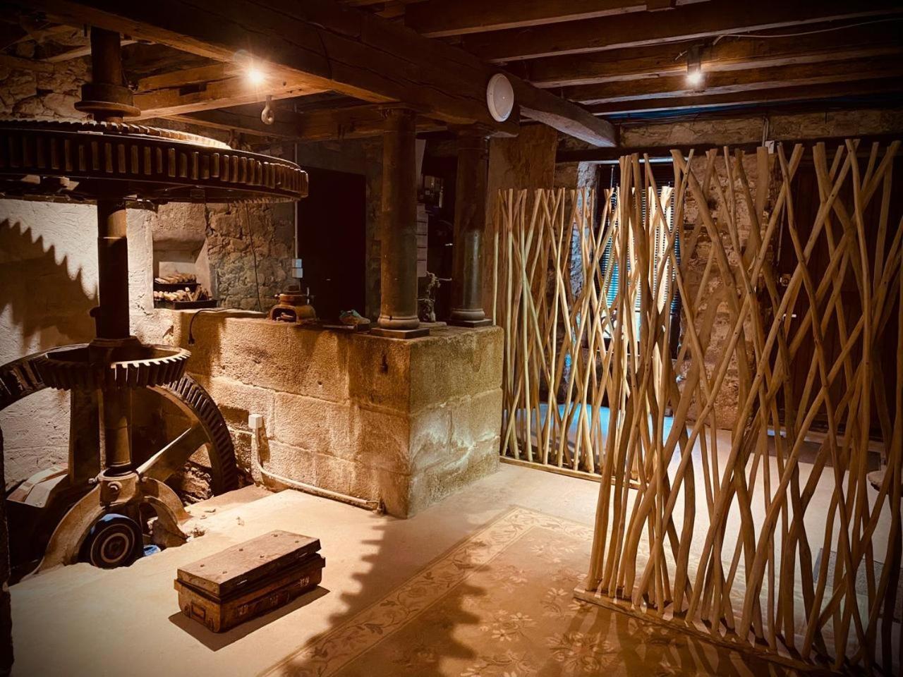 Le Moulin Du Guy, Proche Du Puy Dufou Panzió Chanverrie Kültér fotó
