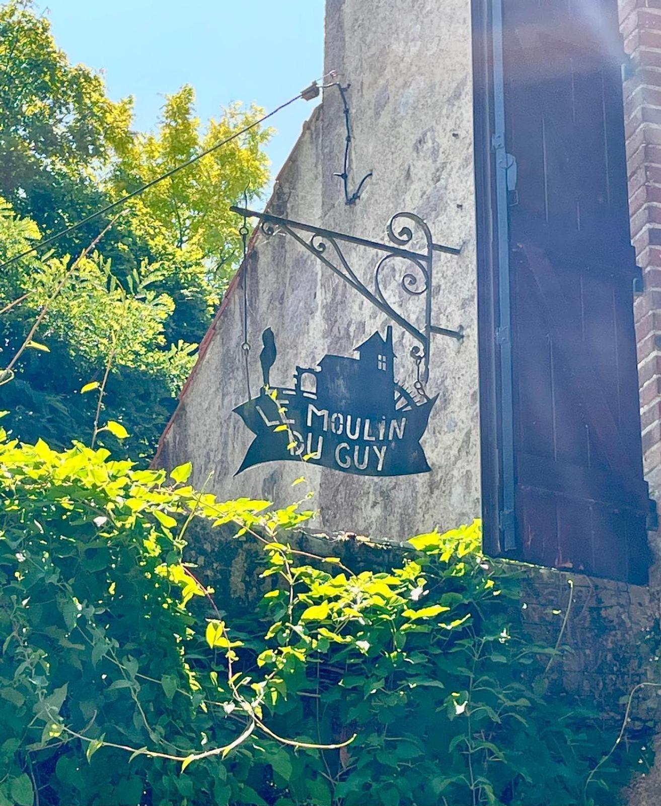 Le Moulin Du Guy, Proche Du Puy Dufou Panzió Chanverrie Kültér fotó