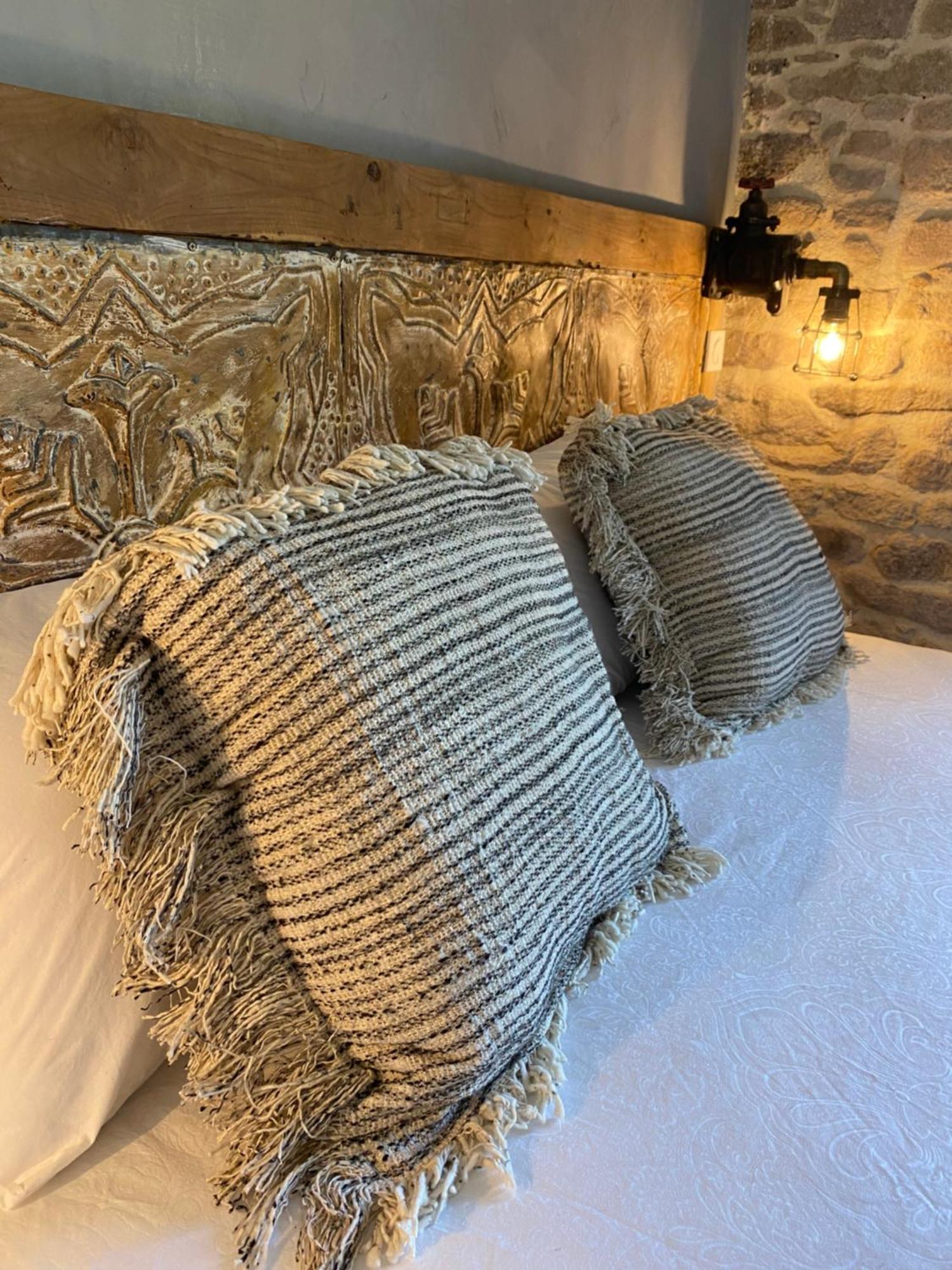 Le Moulin Du Guy, Proche Du Puy Dufou Panzió Chanverrie Kültér fotó