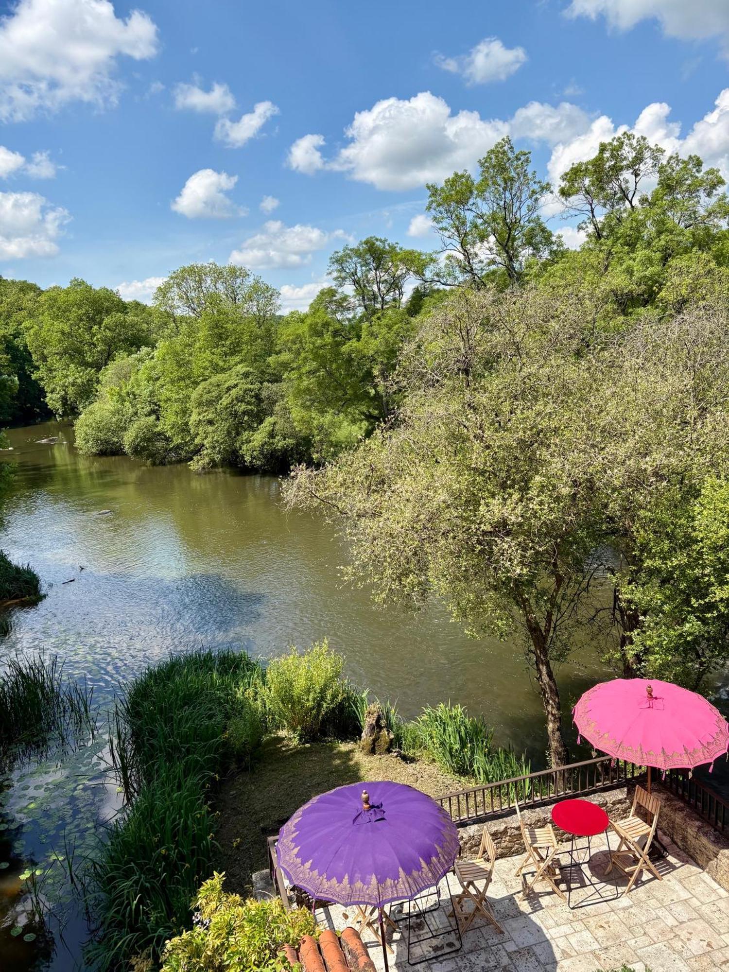 Le Moulin Du Guy, Proche Du Puy Dufou Panzió Chanverrie Kültér fotó