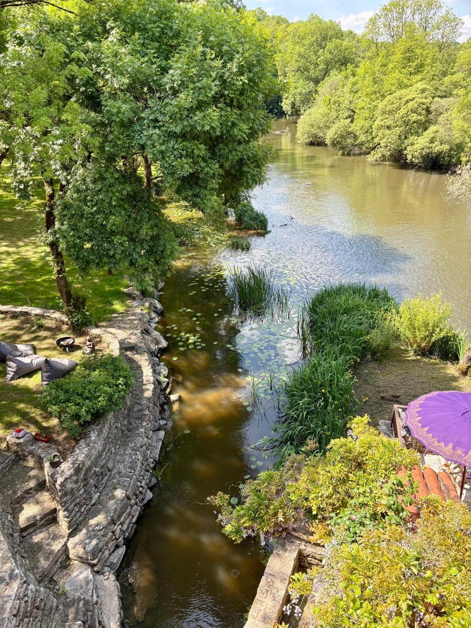 Le Moulin Du Guy, Proche Du Puy Dufou Panzió Chanverrie Kültér fotó