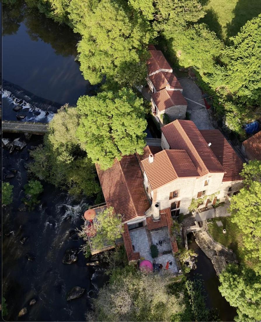 Le Moulin Du Guy, Proche Du Puy Dufou Panzió Chanverrie Kültér fotó